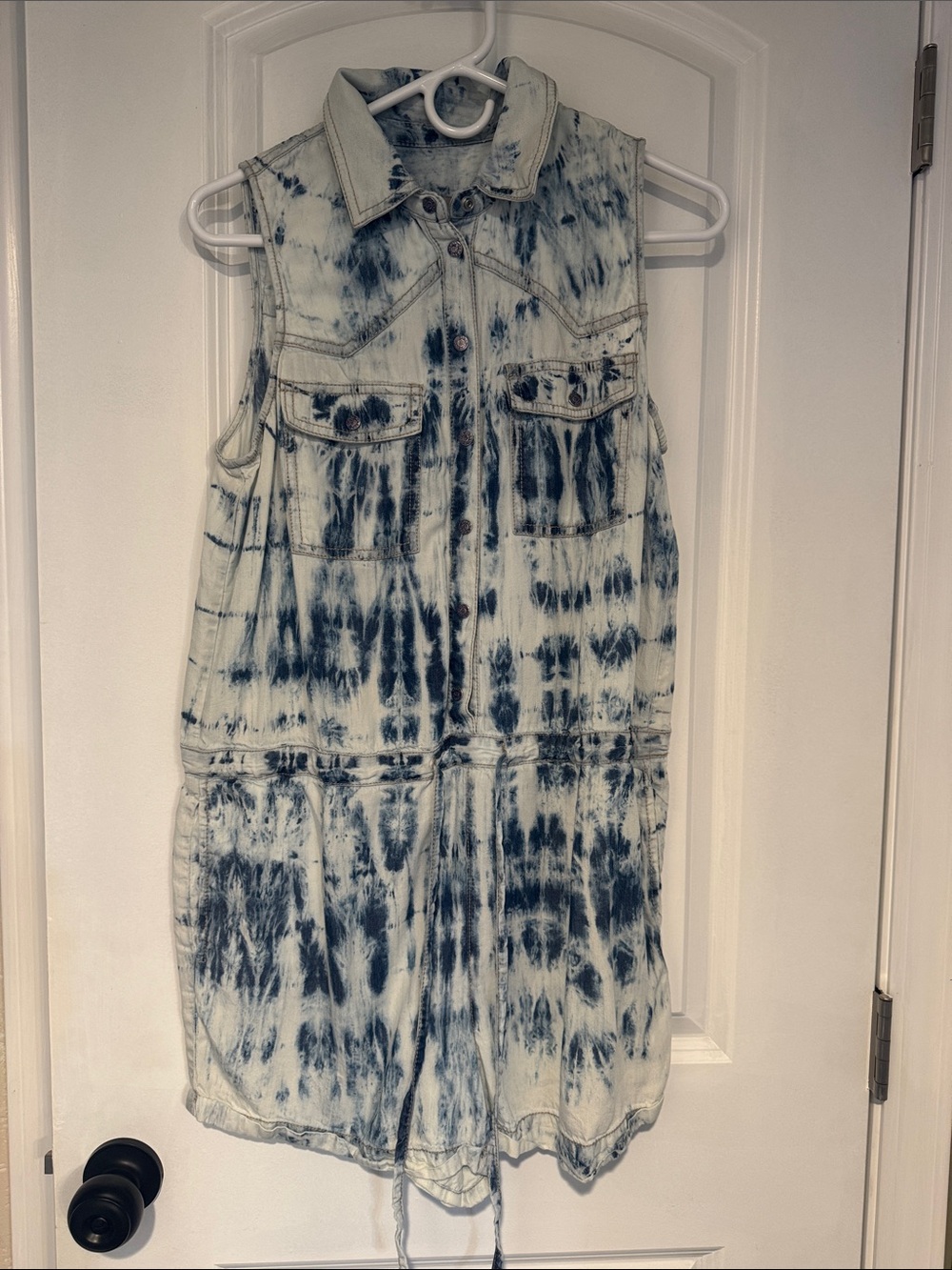 Guess Las Angeles Tie-Dye Denim Sleeveless Shirt Dress - Blue & White